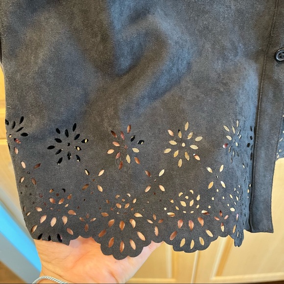 VINTAGE Faux Suede Black Button Down Shirt w Laser Cut Out Pattern on the Hem - Picture 4 of 4